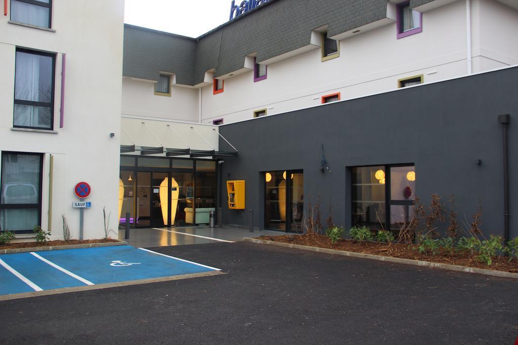 Kyriad Saint Quentin En Yvelines - Montigny Exteriör bild