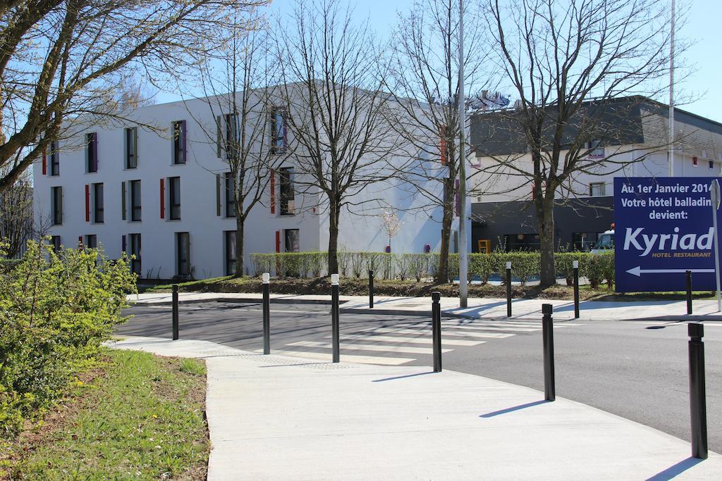 Kyriad Saint Quentin En Yvelines - Montigny Exteriör bild