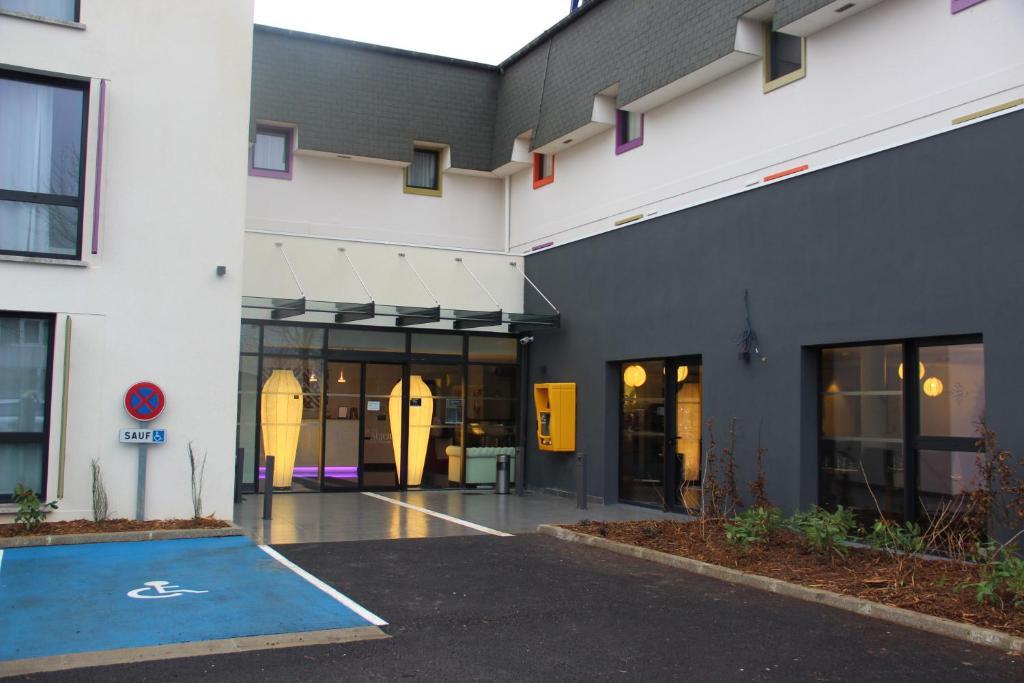 Kyriad Saint Quentin En Yvelines - Montigny Exteriör bild