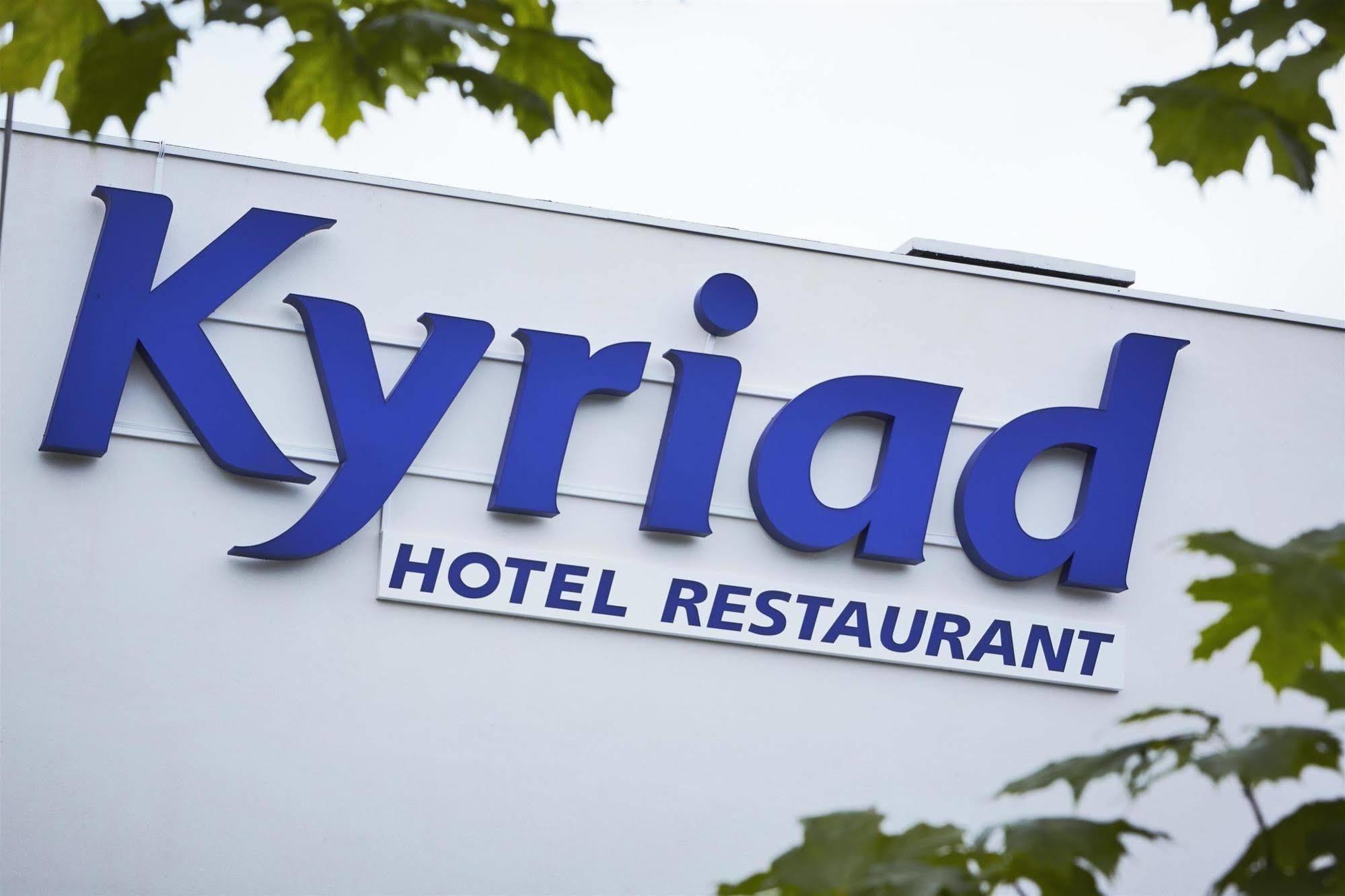 Kyriad Saint Quentin En Yvelines - Montigny Exteriör bild