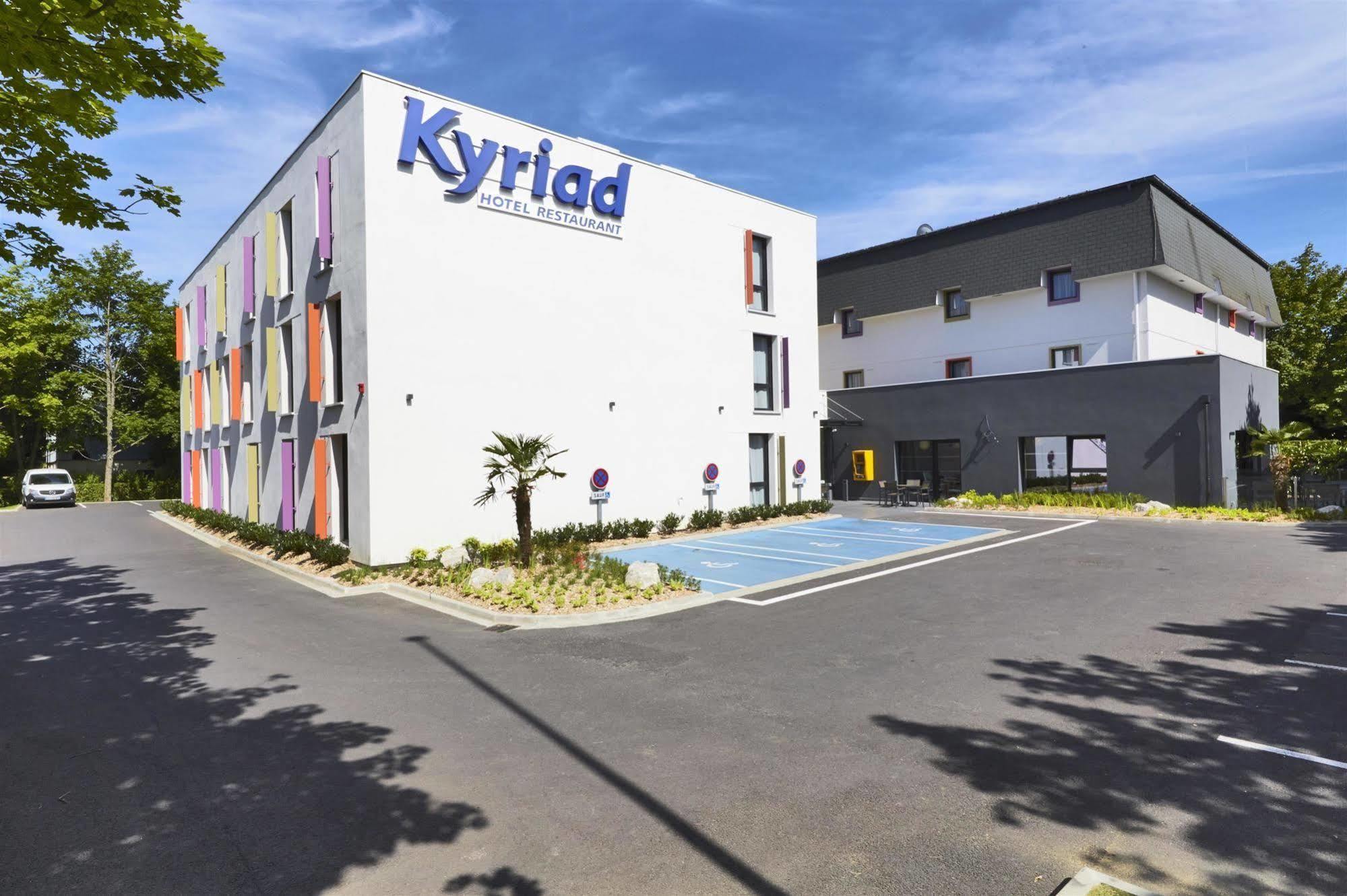 Kyriad Saint Quentin En Yvelines - Montigny Exteriör bild